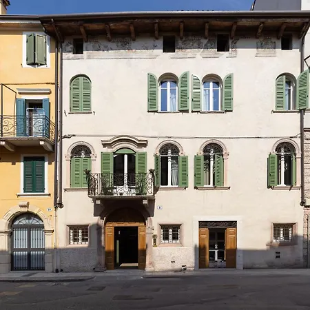 Apartment Palazzo Reggiani - Dante Alighieri *